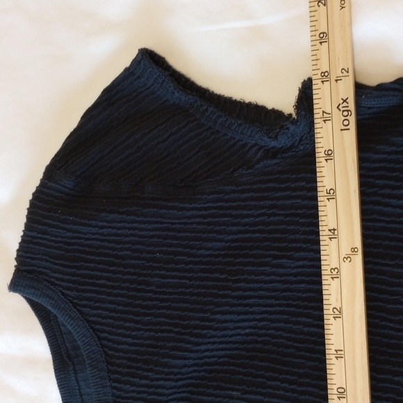 Free People Movement Womens Crop Top Sz L Navy Blue Ribbed Raw Hems Workout Run - Picture 7 of 8